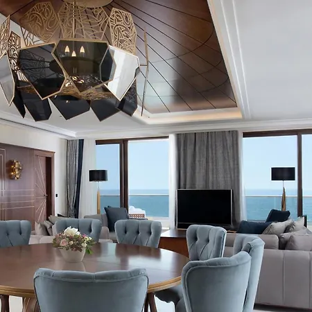 Royal Suites *