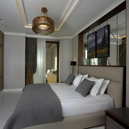 Royal Suites *
